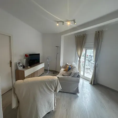 Bravaholidays-420-colon, 2nd Line Beach, Wifi Apartment Blanes